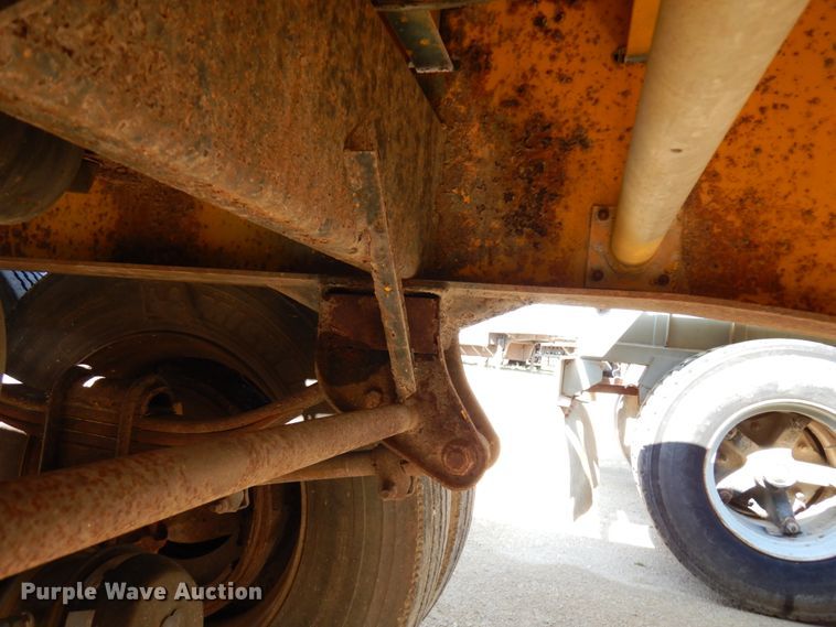 image for item IT9338 1993 Wilson  flatbed trailer