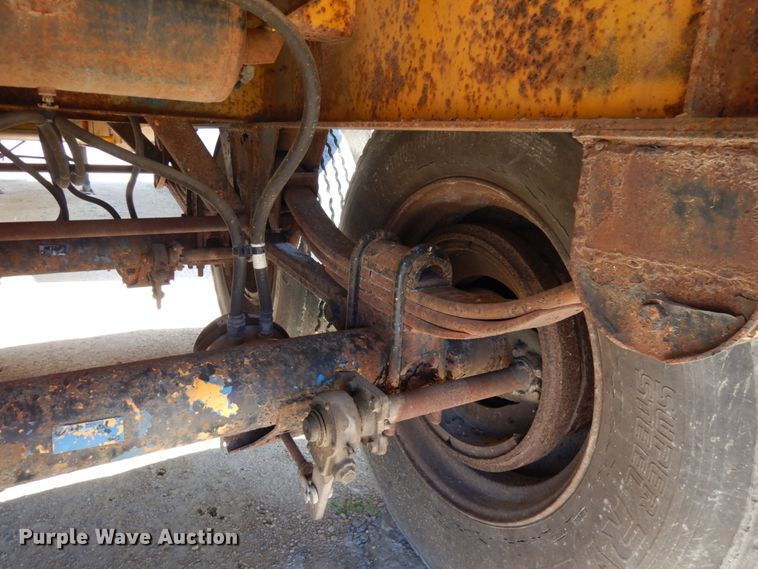 image for item IT9338 1993 Wilson  flatbed trailer