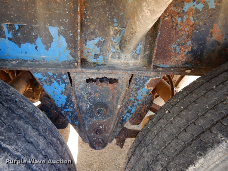 image for item IT9338 1993 Wilson  flatbed trailer