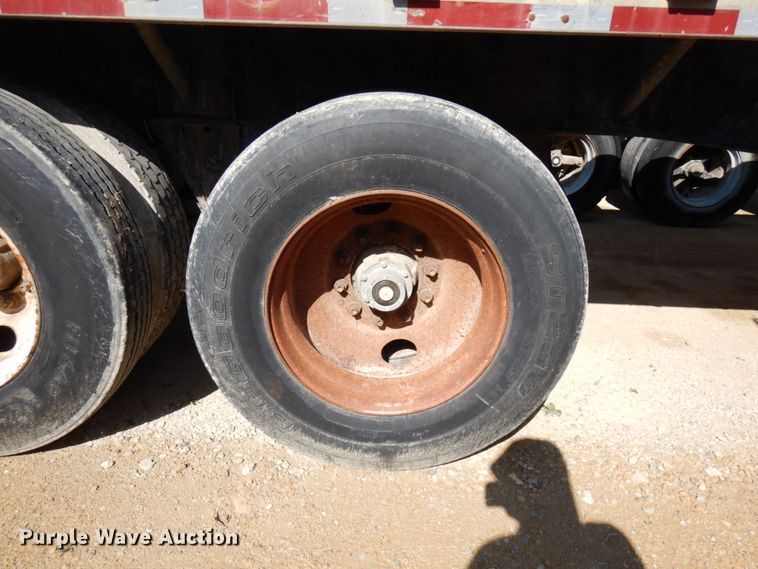 image for item IT9338 1993 Wilson  flatbed trailer