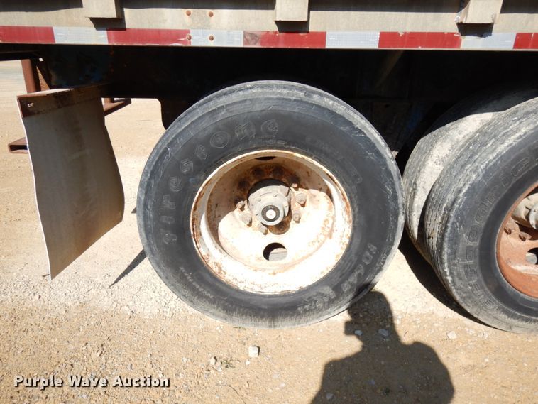 image for item IT9338 1993 Wilson  flatbed trailer