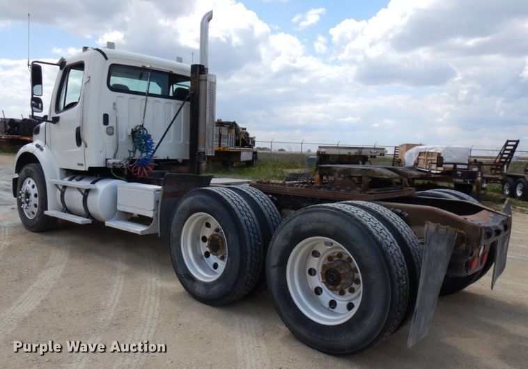 image for item IT9341 2007 Freightliner Business Class M2  semi truck