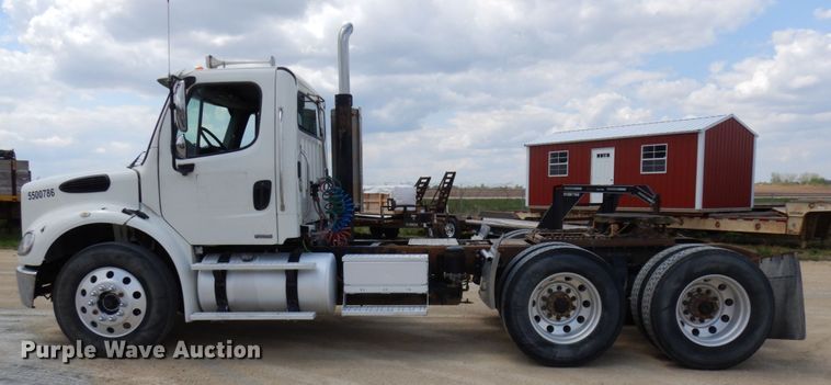 image for item IT9341 2007 Freightliner Business Class M2  semi truck