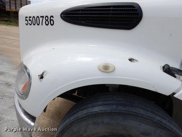 image for item IT9341 2007 Freightliner Business Class M2  semi truck