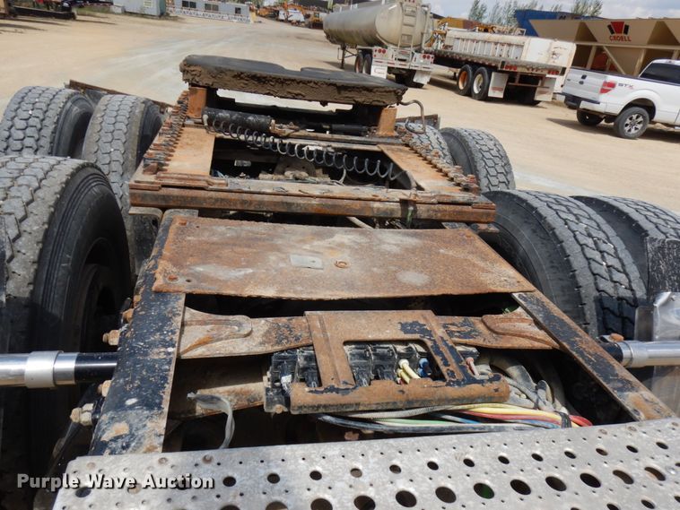 image for item IT9341 2007 Freightliner Business Class M2  semi truck