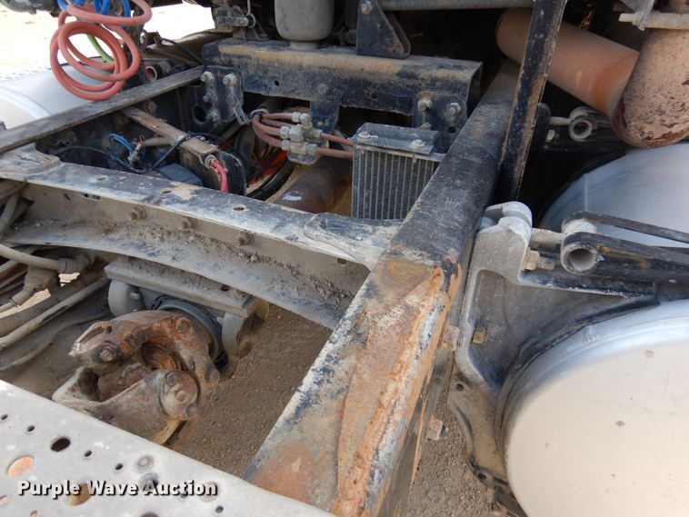 image for item IT9341 2007 Freightliner Business Class M2  semi truck