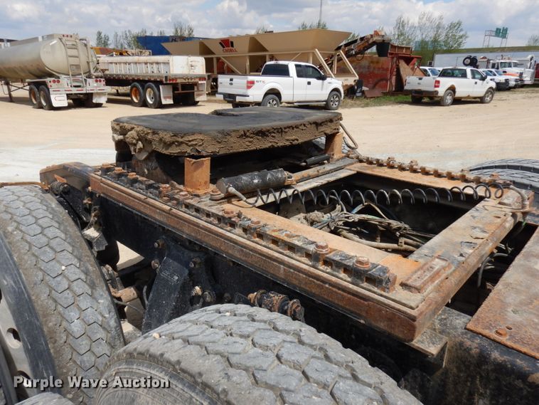 image for item IT9341 2007 Freightliner Business Class M2  semi truck