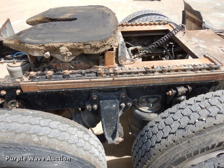 image for item IT9341 2007 Freightliner Business Class M2  semi truck