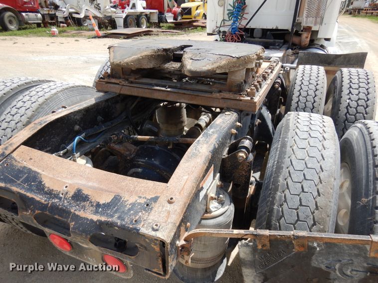 image for item IT9341 2007 Freightliner Business Class M2  semi truck