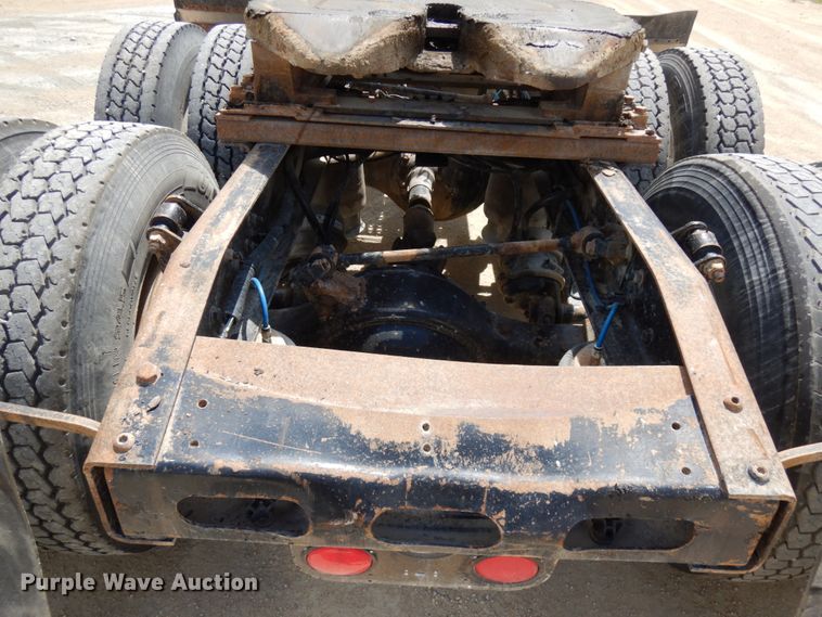 image for item IT9341 2007 Freightliner Business Class M2  semi truck