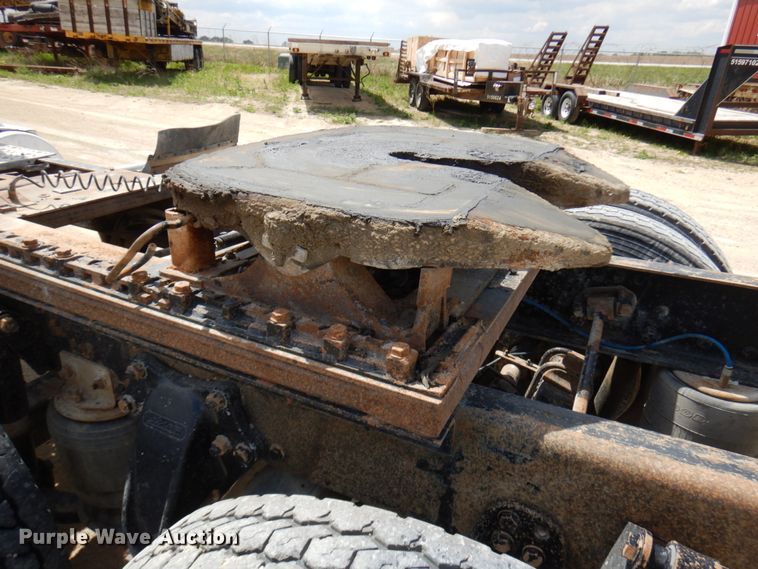 image for item IT9341 2007 Freightliner Business Class M2  semi truck