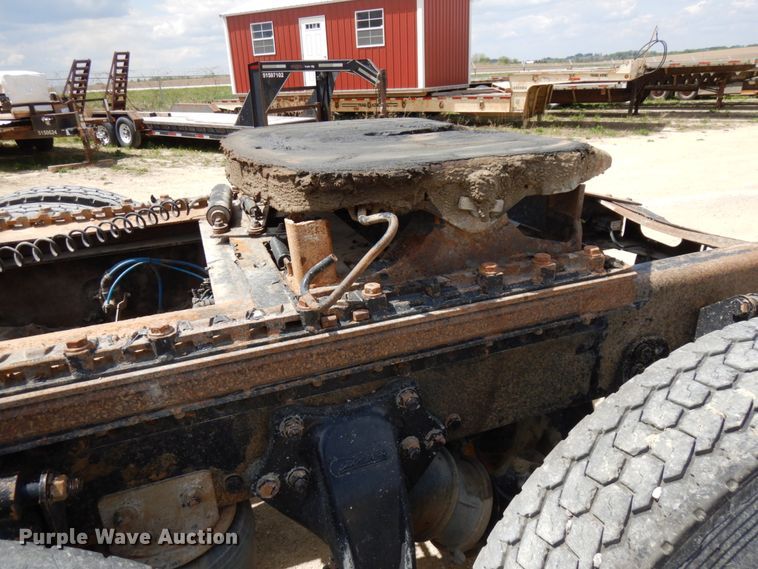 image for item IT9341 2007 Freightliner Business Class M2  semi truck