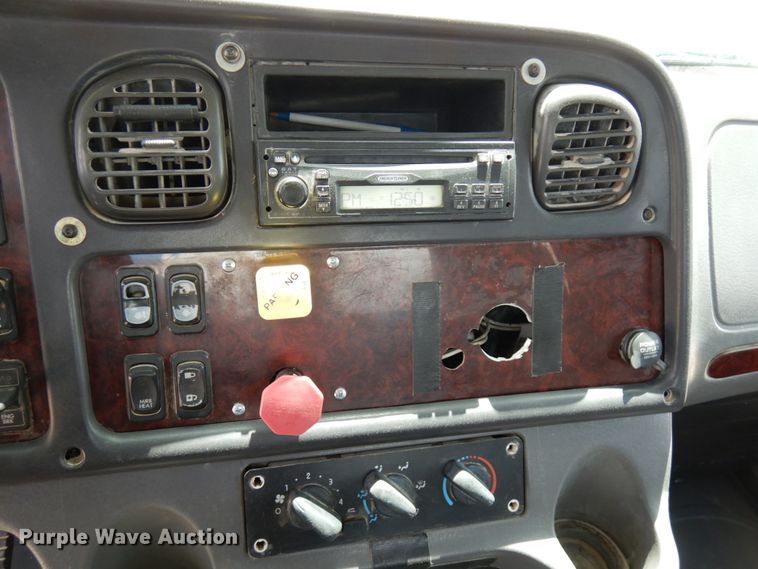 image for item IT9341 2007 Freightliner Business Class M2  semi truck