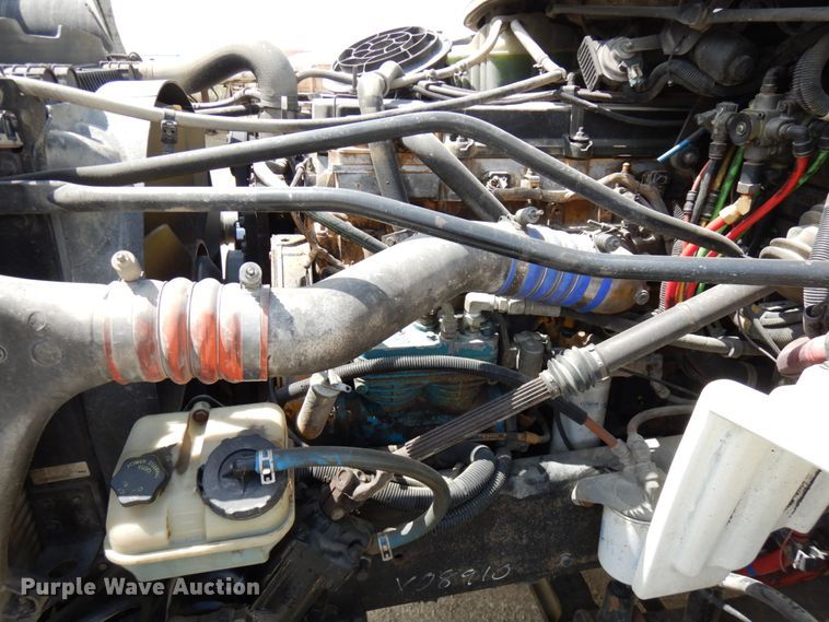 image for item IT9341 2007 Freightliner Business Class M2  semi truck