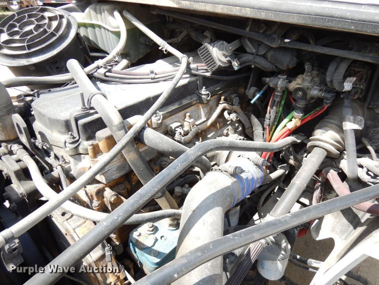 image for item IT9341 2007 Freightliner Business Class M2  semi truck