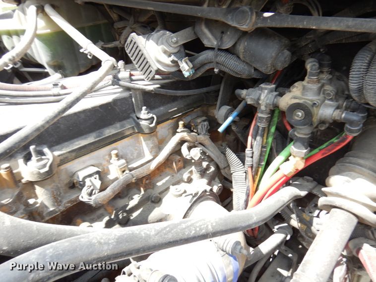 image for item IT9341 2007 Freightliner Business Class M2  semi truck