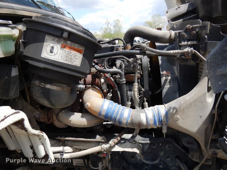 image for item IT9341 2007 Freightliner Business Class M2  semi truck