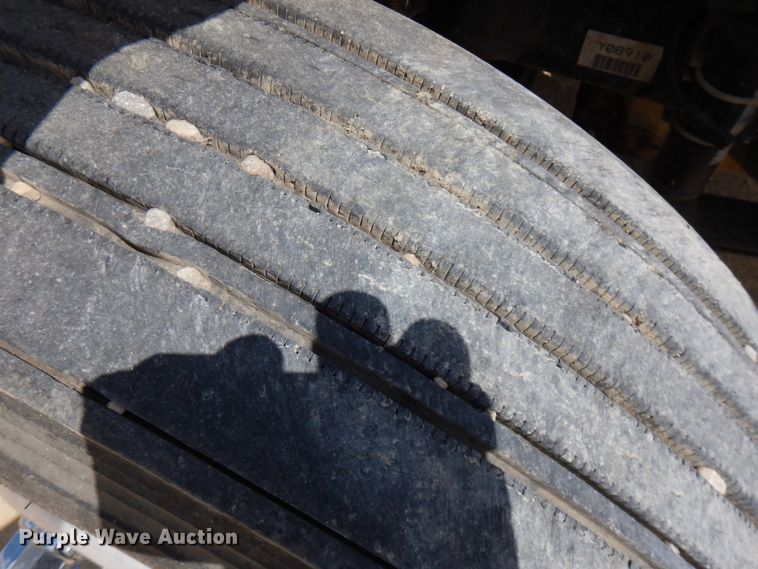 image for item IT9341 2007 Freightliner Business Class M2  semi truck