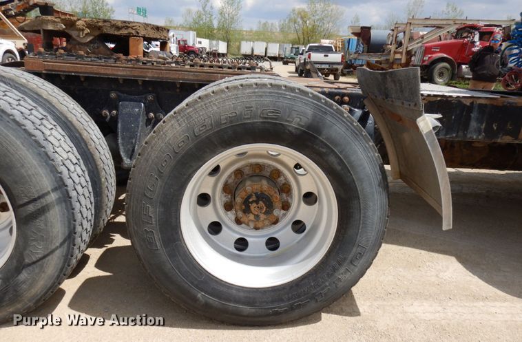 image for item IT9341 2007 Freightliner Business Class M2  semi truck