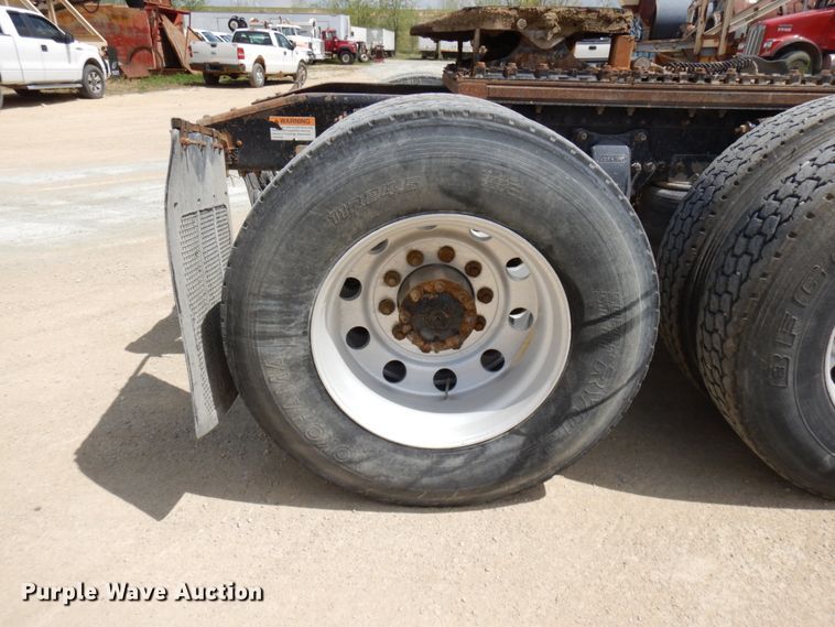 image for item IT9341 2007 Freightliner Business Class M2  semi truck