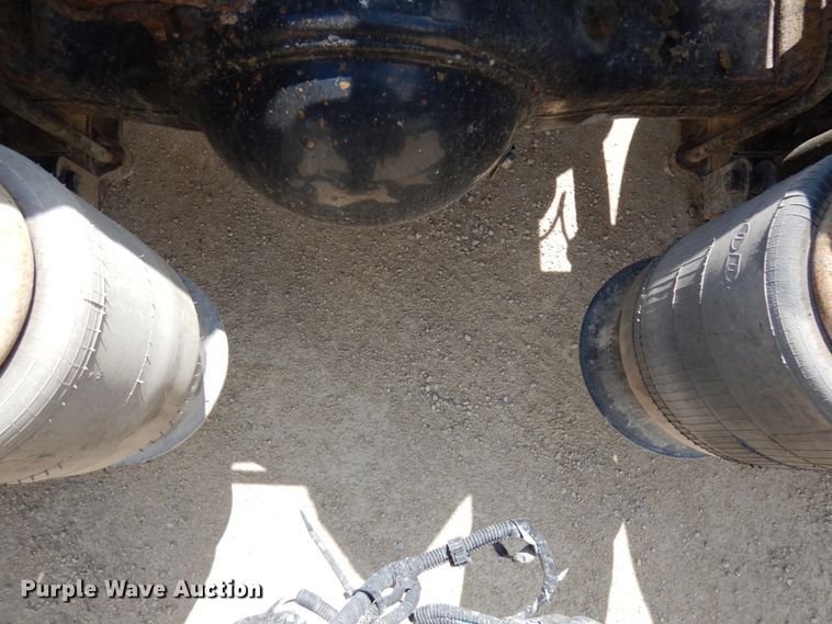 image for item IT9341 2007 Freightliner Business Class M2  semi truck