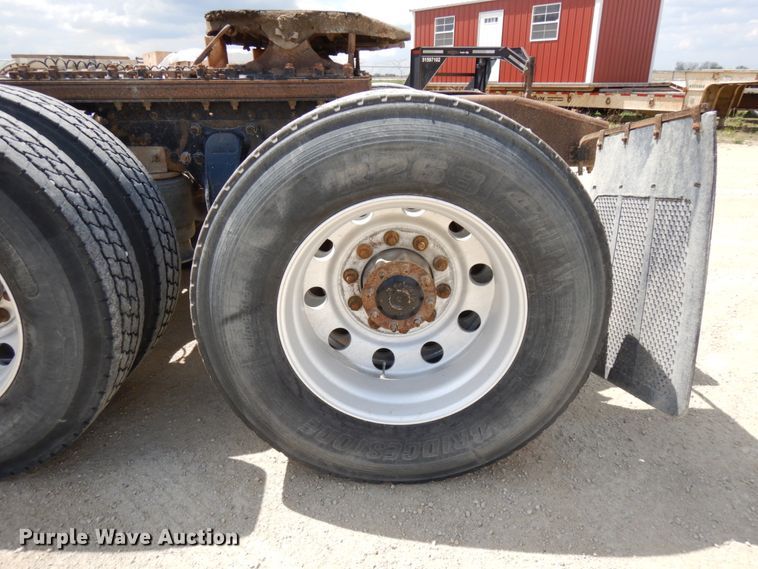 image for item IT9341 2007 Freightliner Business Class M2  semi truck