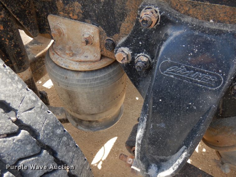 image for item IT9341 2007 Freightliner Business Class M2  semi truck