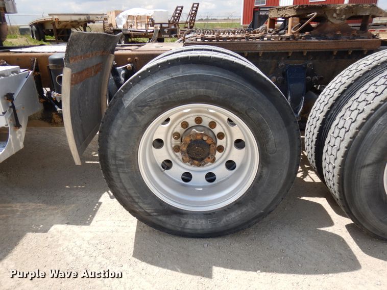 image for item IT9341 2007 Freightliner Business Class M2  semi truck