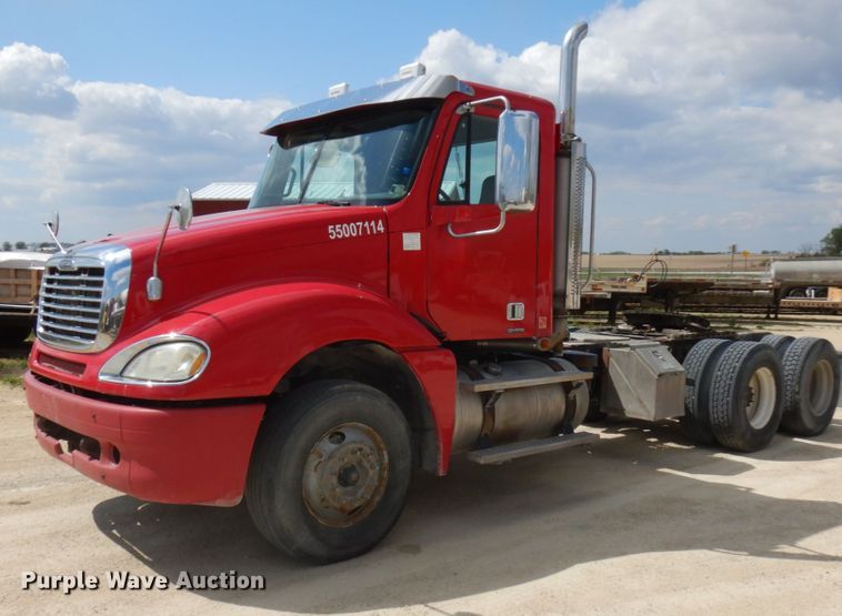 image for item IT9343 2007 Freightliner Columbia  semi truck