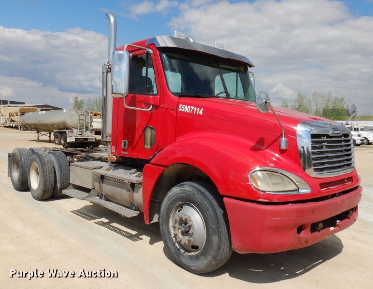 image for item IT9343 2007 Freightliner Columbia  semi truck