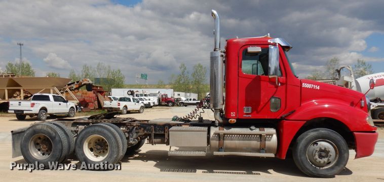 image for item IT9343 2007 Freightliner Columbia  semi truck