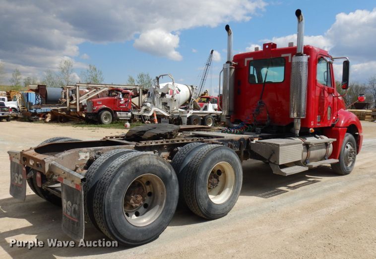 image for item IT9343 2007 Freightliner Columbia  semi truck