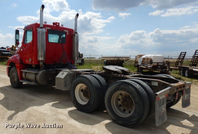 image for item IT9343 2007 Freightliner Columbia  semi truck