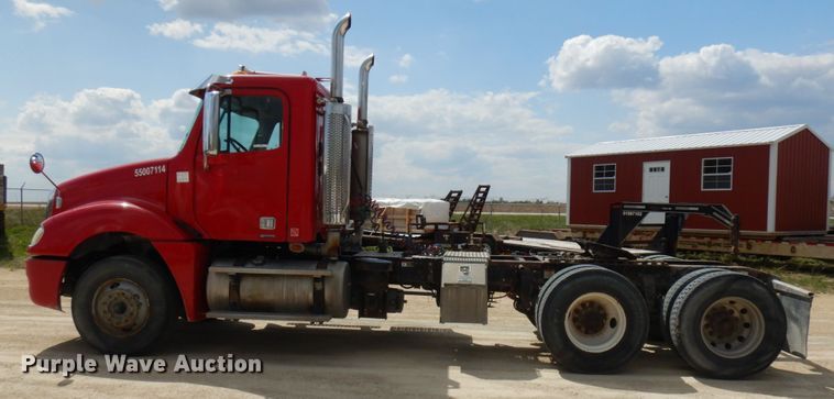 image for item IT9343 2007 Freightliner Columbia  semi truck