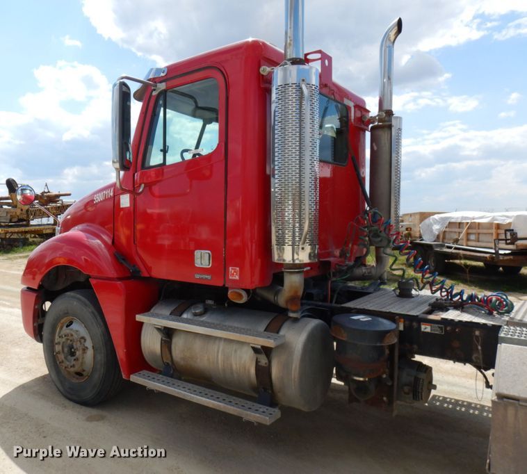 image for item IT9343 2007 Freightliner Columbia  semi truck