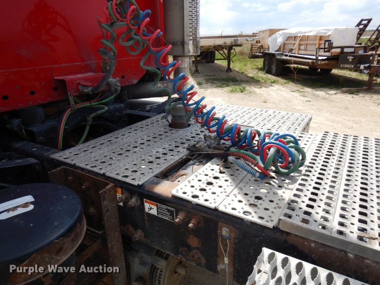 image for item IT9343 2007 Freightliner Columbia  semi truck