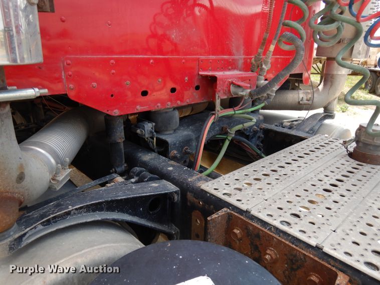 image for item IT9343 2007 Freightliner Columbia  semi truck