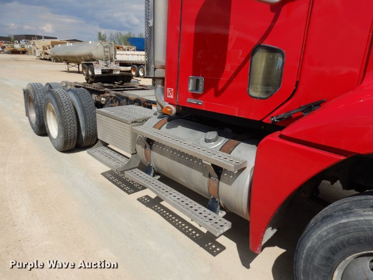 image for item IT9343 2007 Freightliner Columbia  semi truck