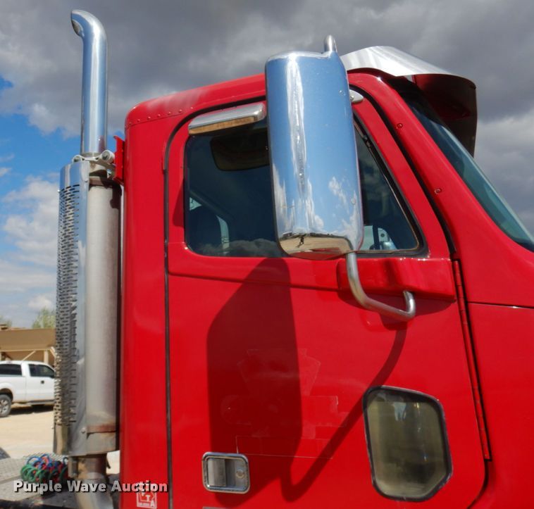 image for item IT9343 2007 Freightliner Columbia  semi truck