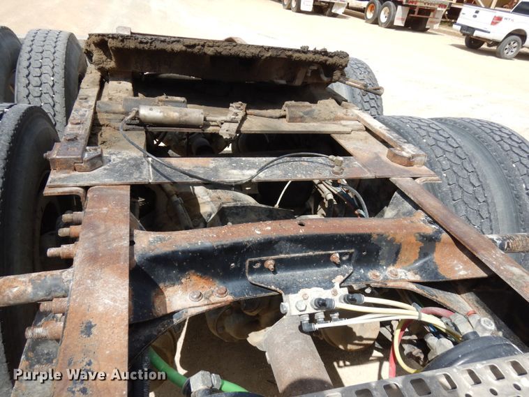 image for item IT9343 2007 Freightliner Columbia  semi truck