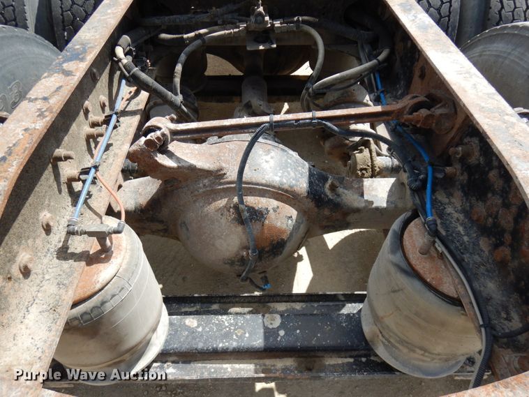 image for item IT9343 2007 Freightliner Columbia  semi truck