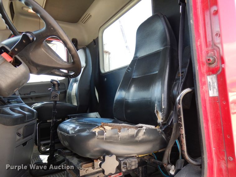 image for item IT9343 2007 Freightliner Columbia  semi truck