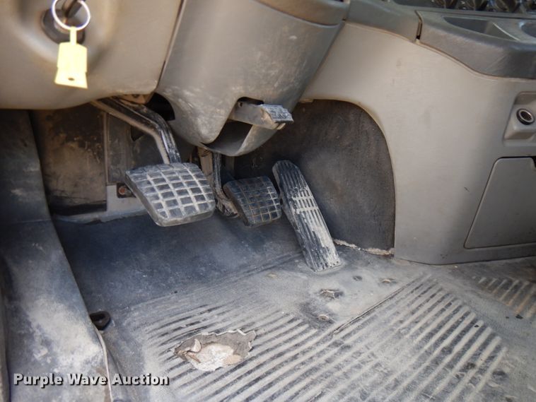 image for item IT9343 2007 Freightliner Columbia  semi truck