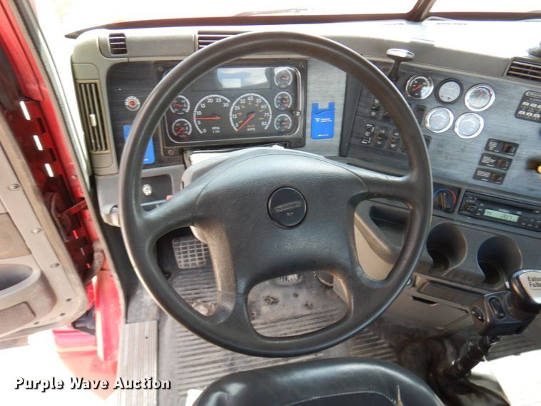 image for item IT9343 2007 Freightliner Columbia  semi truck