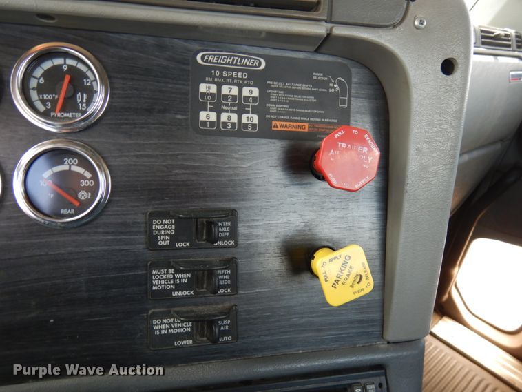 image for item IT9343 2007 Freightliner Columbia  semi truck