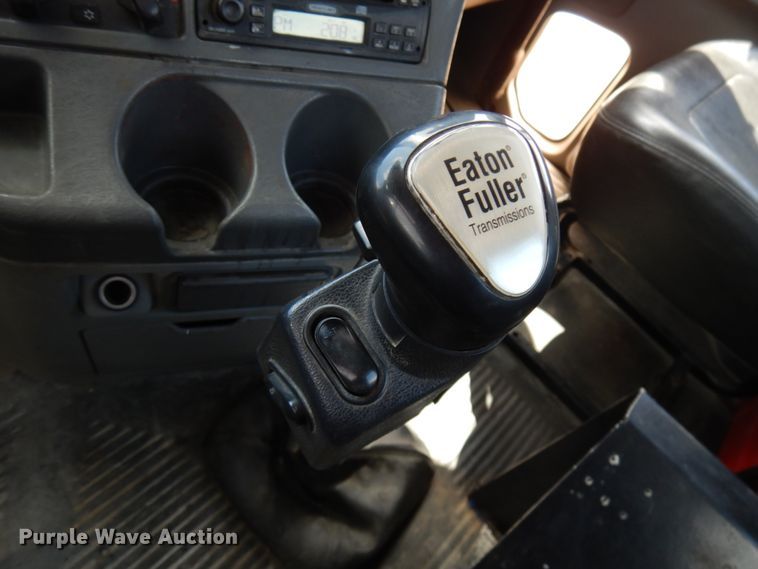 image for item IT9343 2007 Freightliner Columbia  semi truck