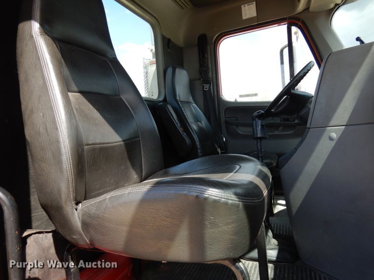 image for item IT9343 2007 Freightliner Columbia  semi truck