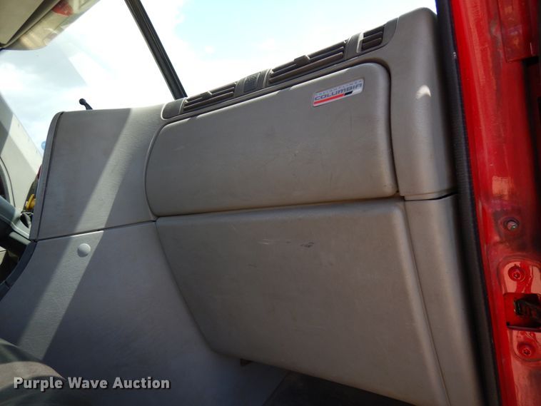 image for item IT9343 2007 Freightliner Columbia  semi truck