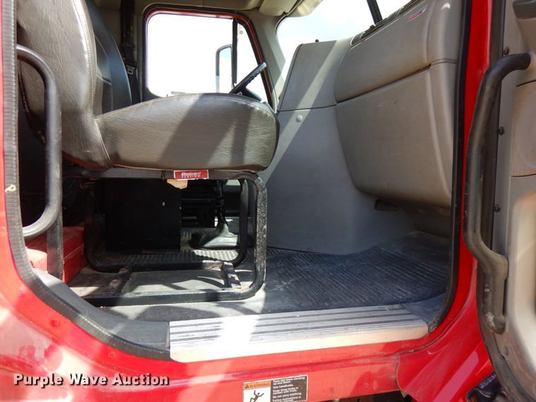 image for item IT9343 2007 Freightliner Columbia  semi truck