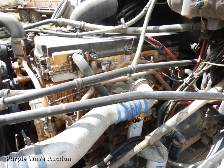 image for item IT9343 2007 Freightliner Columbia  semi truck